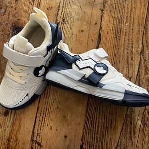 Pokémon Boys shoes Size 11